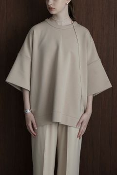 バルキー ライン ハーフ スリーブ トップス - BULKY LINE HALF SLEEVE TOPS - BEIGE