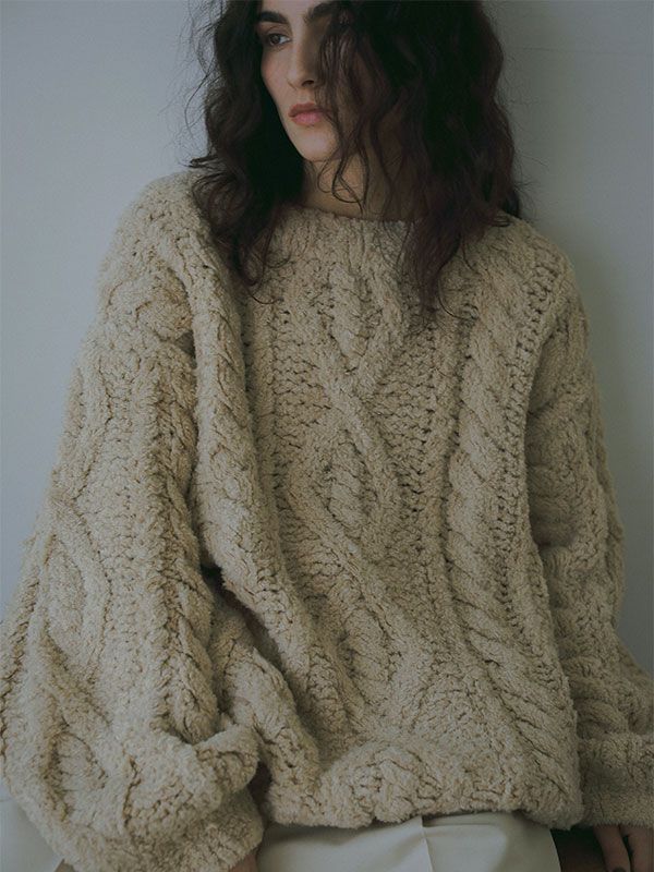 フェザーヤーンケーブルハンドニットプルオーバー - BEIGE