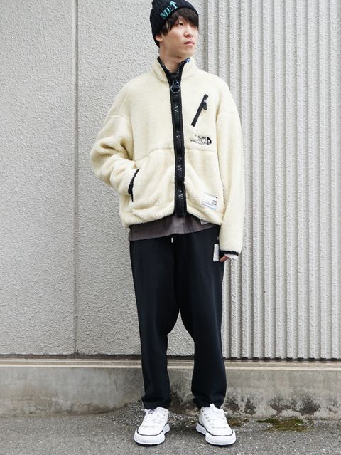 トレンドのボアコーデは優しい色味のアイボリーも◎