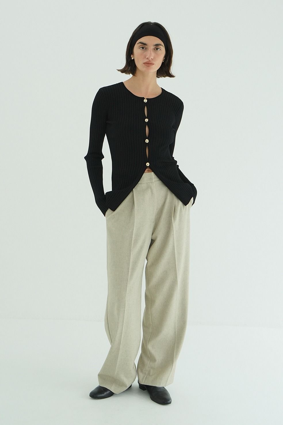 ダブルフェイスニットトップス - W FACE GOLD BUTTON KNIT TOPS (BLACK)