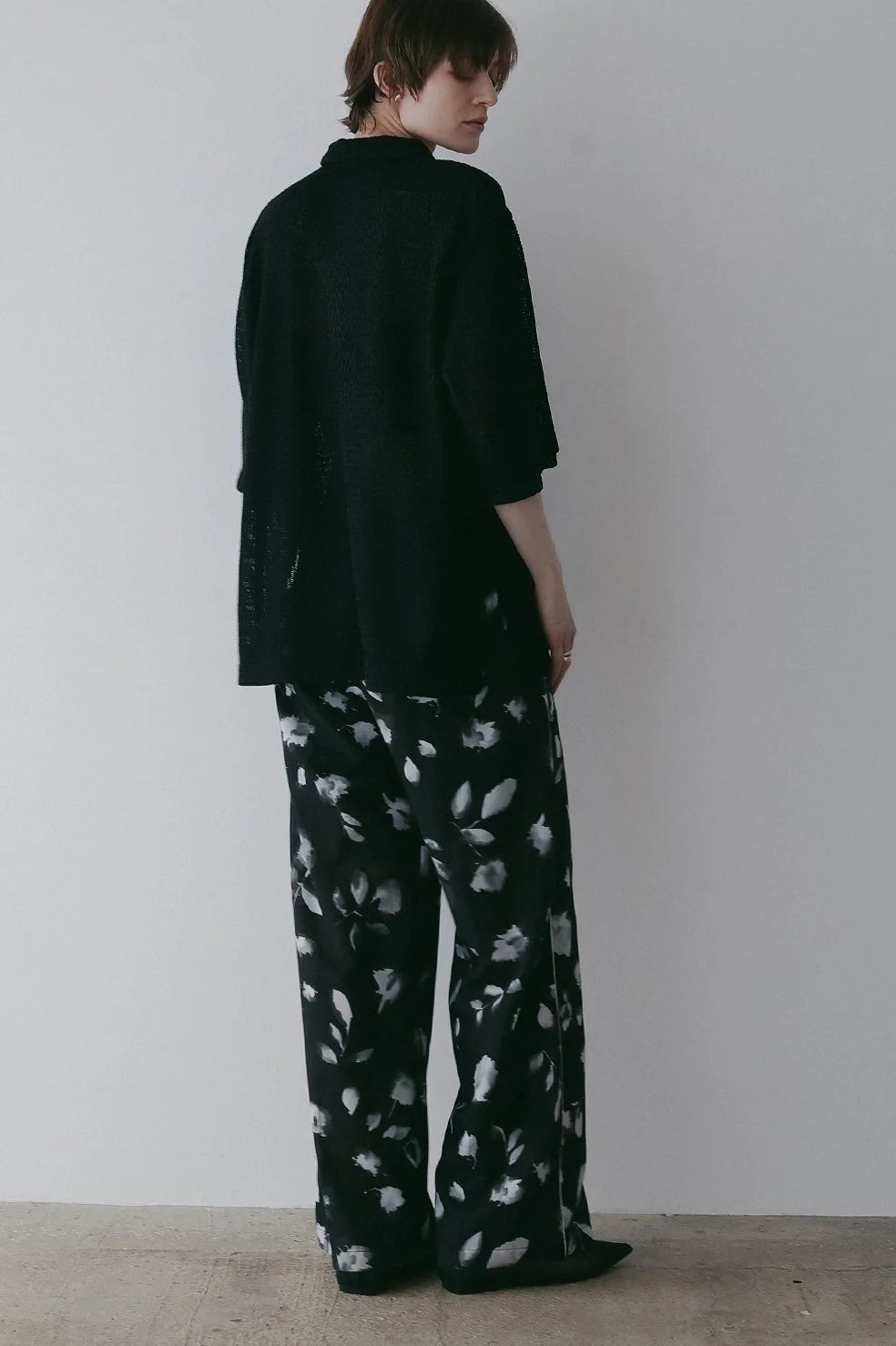 フラワーワイドパンツ - BLURRED FLOWER WIDE PANTS - BLACK