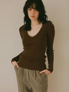 カップインVネックニットプルオーバー - BROWN