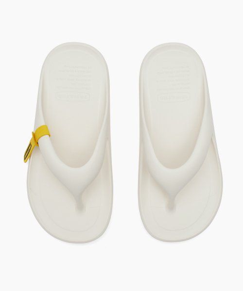 サンダル・ミュール ^TAW&TOE^ Zerovity OG Cream Z-FF-CRAJ TAW&TOE - Flipflop Zerovity OG - リカバリーサンダル - CREAM