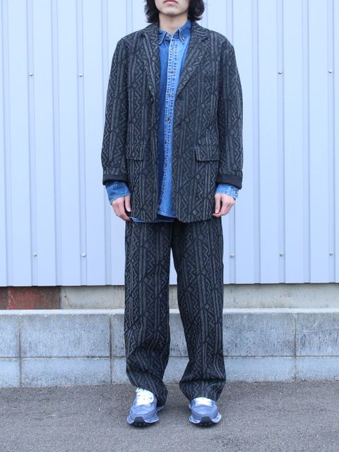 立体的なジオメトリック SEVEN BY SEVENの新作セットアップスタイル