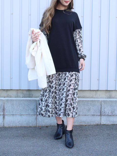 程よい透け感が女らしいCLANEの新作スタイル