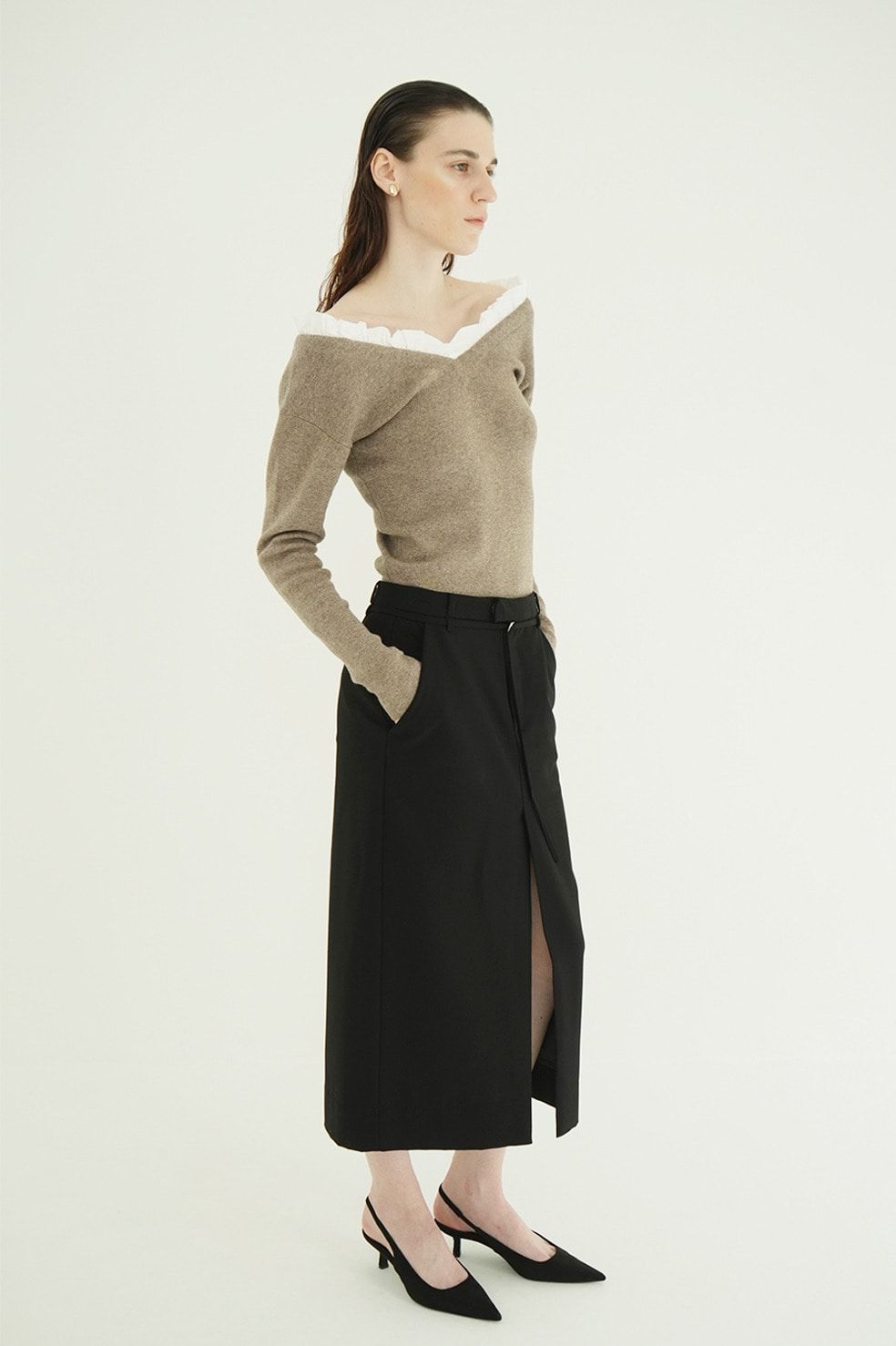 ツーウェイ フリルニットトップス - 2WAY FRILL V NECK KNIT TOPS (BEIGE)
