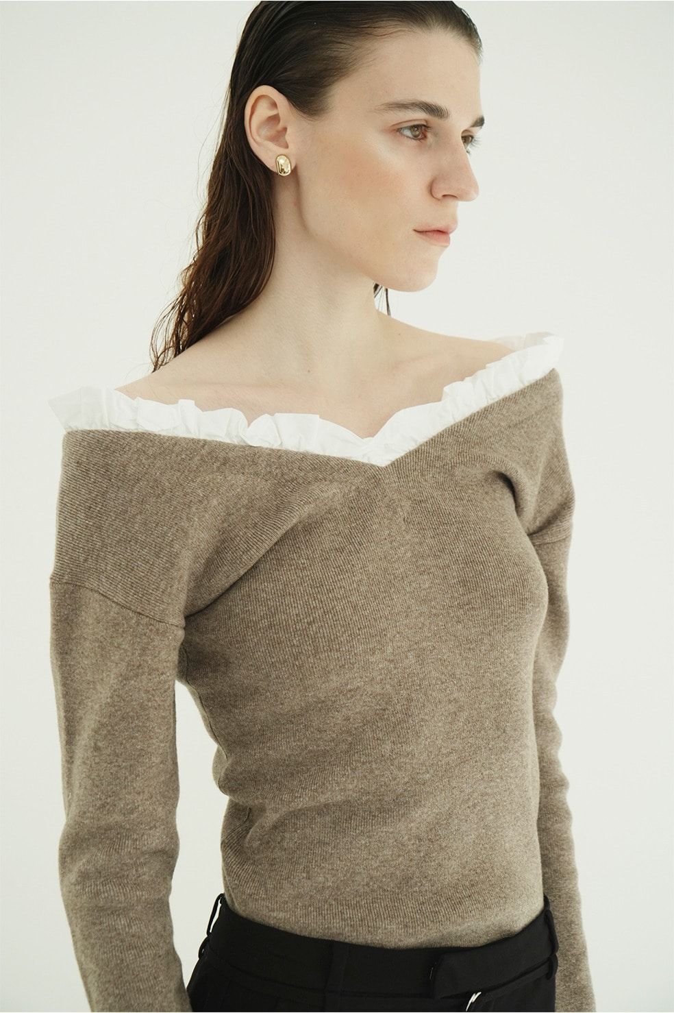 ツーウェイ フリルニットトップス - 2WAY FRILL V NECK KNIT TOPS (BEIGE)