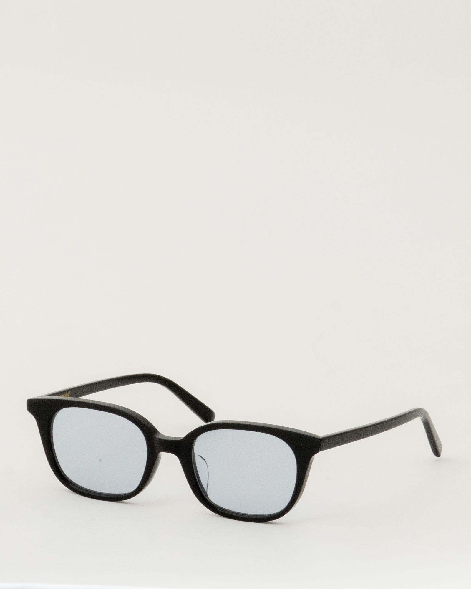 Evan 01(c). Shiny Black (Lt.Blue)