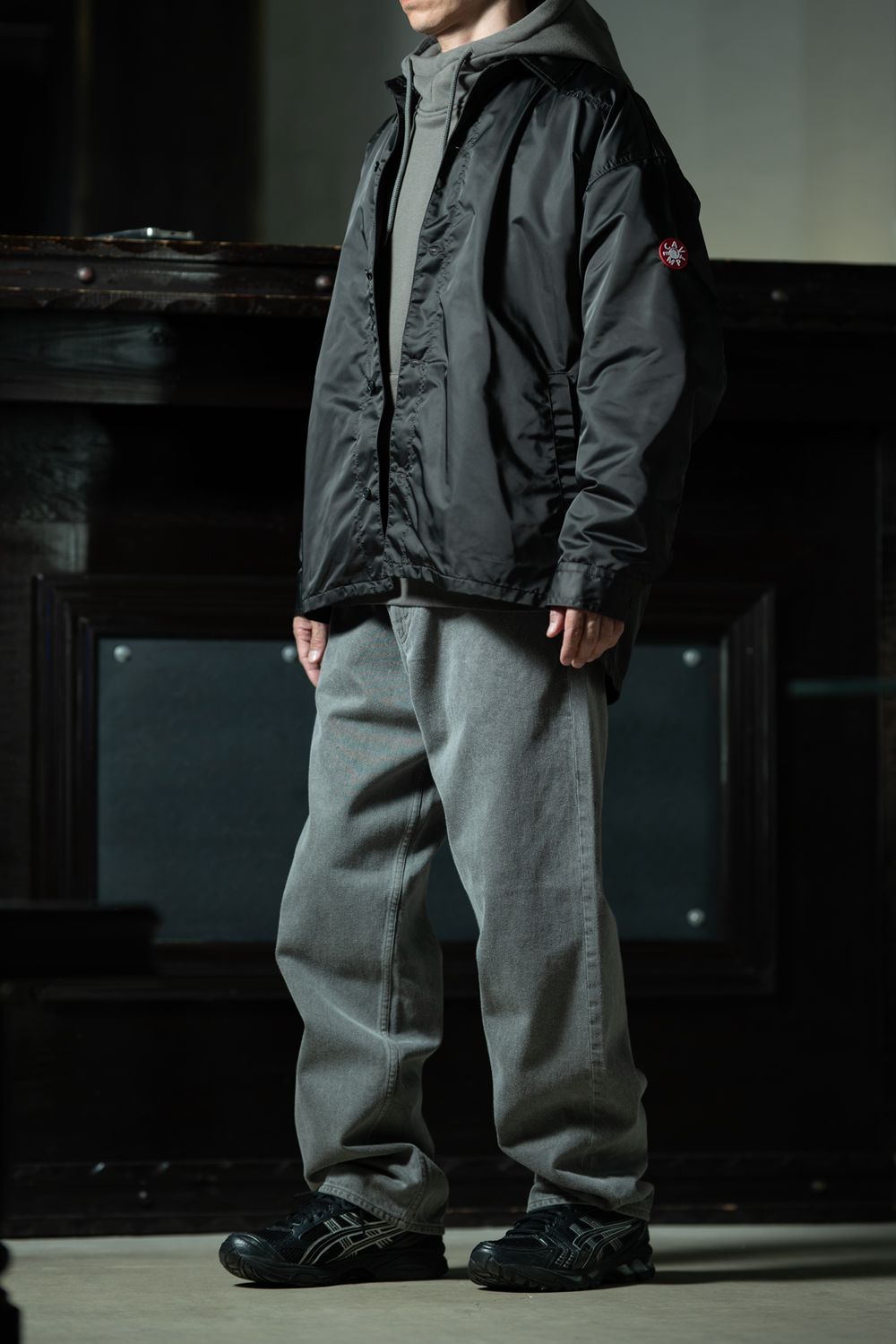 Work Layered — C.E PE Big Shirt × Hoody Styling ポリエステルとコットンの素材対比が生む、C.Eのレイヤード美学