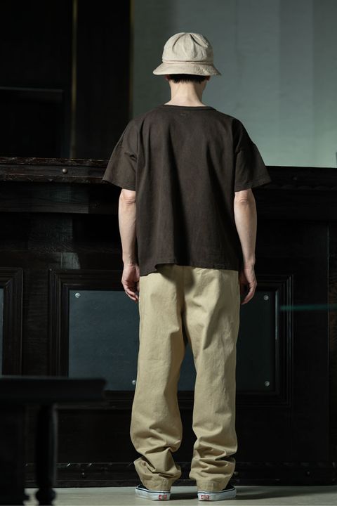 C.E Two Tuck Pants × T.T Tee、キレイめ二本タックで夏の大人カジュアル