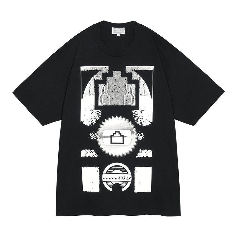 100%コットン。プルオーバー。クルーネック。セットインスリーブ。前身頃にグラフィック。後ろ身頃ショルダーにCAV EMPT。ウォッシュ加工。日本製。