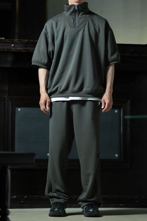Jersey Setup — C.E PE Jersey Half Zip × Jog Pants、ポリエステルジャージで組む夏のオールC.Eスタイル