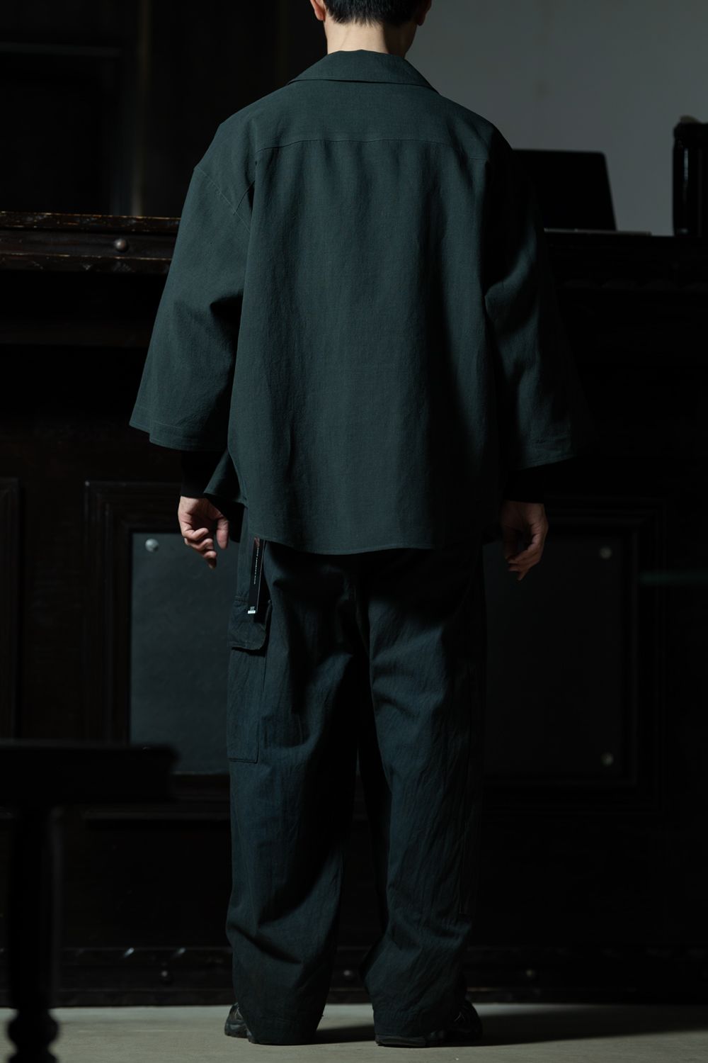 C.E AS MCCO Crew Neck × amachi. Three Quarter Sleeve Coat Shirt — ディープグリーンに浮かぶターコイズ、異素材レイヤードスタイル