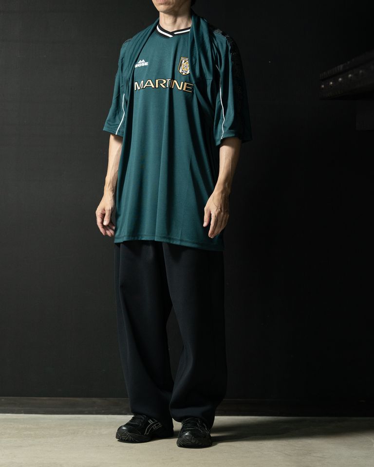 身長168cm 体重55kg 着用サイズM  フットボールトップスです。100% POLYESTER