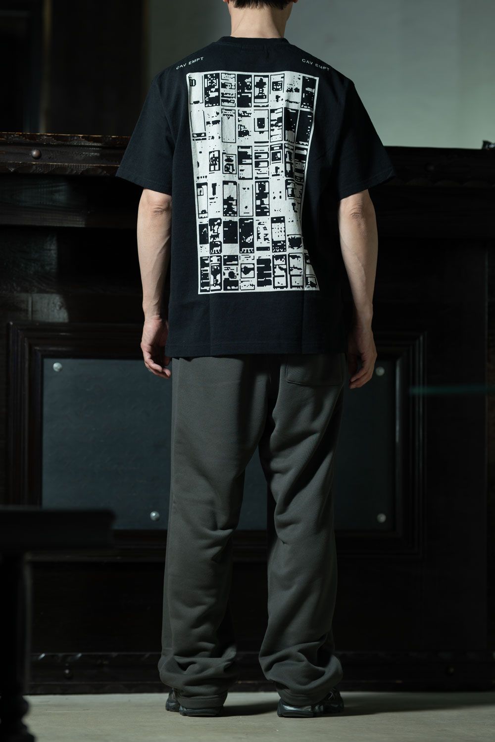 C.E MD Gui T × PE Jersey Jog Pants Charcoal、黒T×チャコールで組むオールC.Eのリラックスコーデ