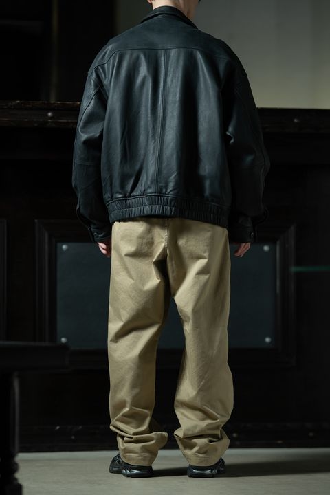 C.E Leather × Knit — 素材の対比が語る、同ブランド完全統一スタイル