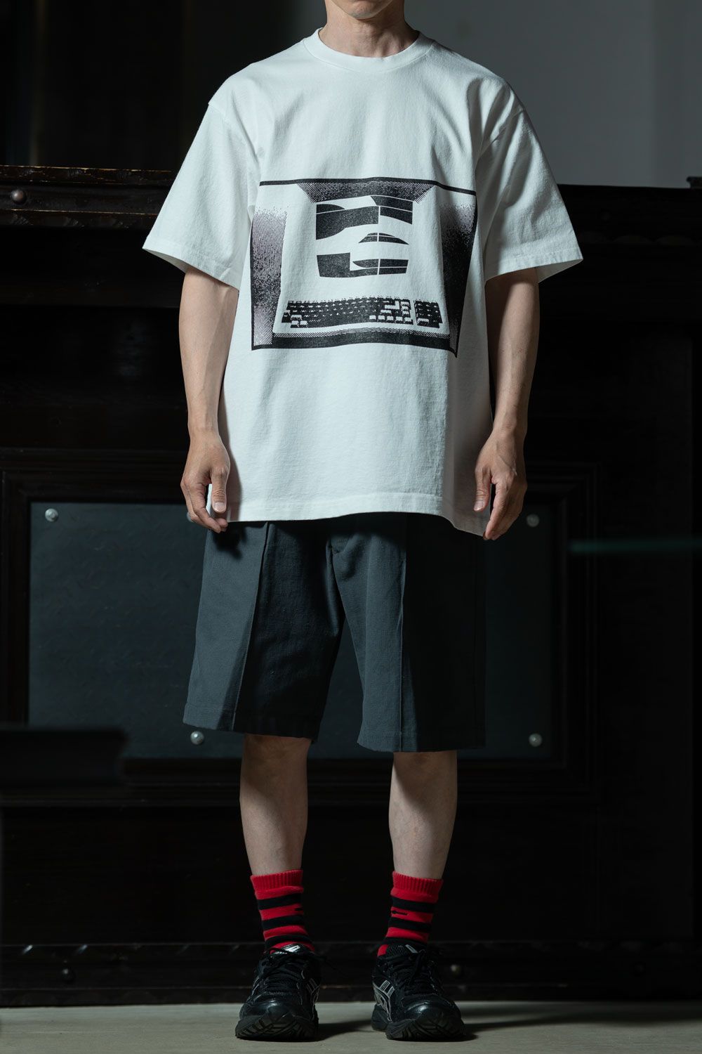 C.E MD Corporate Entity T × T.T Lot.215 U.S. Army Shorts、赤ソックスで抜くミリタリーショーツスタイル