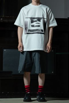 C.E MD Corporate Entity T × T.T Lot.215 U.S. Army Shorts、赤ソックスで抜くミリタリーショーツスタイル