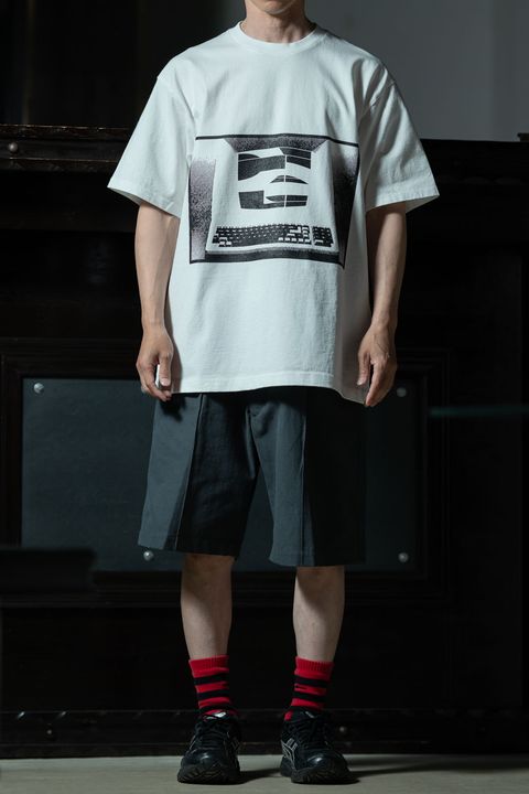 C.E MD Corporate Entity T × T.T Lot.215 U.S. Army Shorts、赤ソックスで抜くミリタリーショーツスタイル