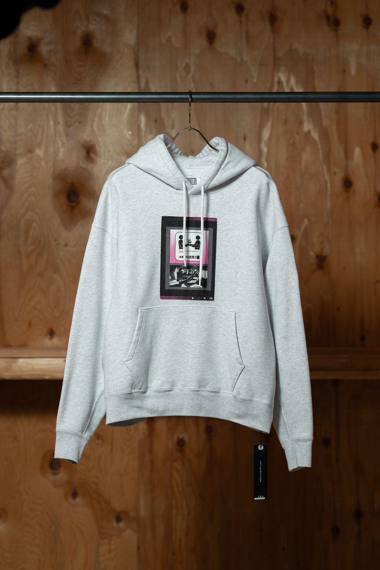 C.E AS TrackNAV HOODY｜前も後ろもグラフィック。C.Eの2026SS新作パーカーを3通りで着る