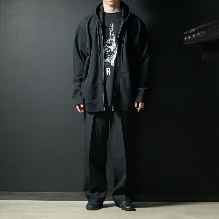 身長168cm 体重55kg M着用 コットン100%、ジップアップフーディ、両肘にグラフィック、RSレザーパッチ、生地切り替え部分切りっぱなし、生産国トルコ