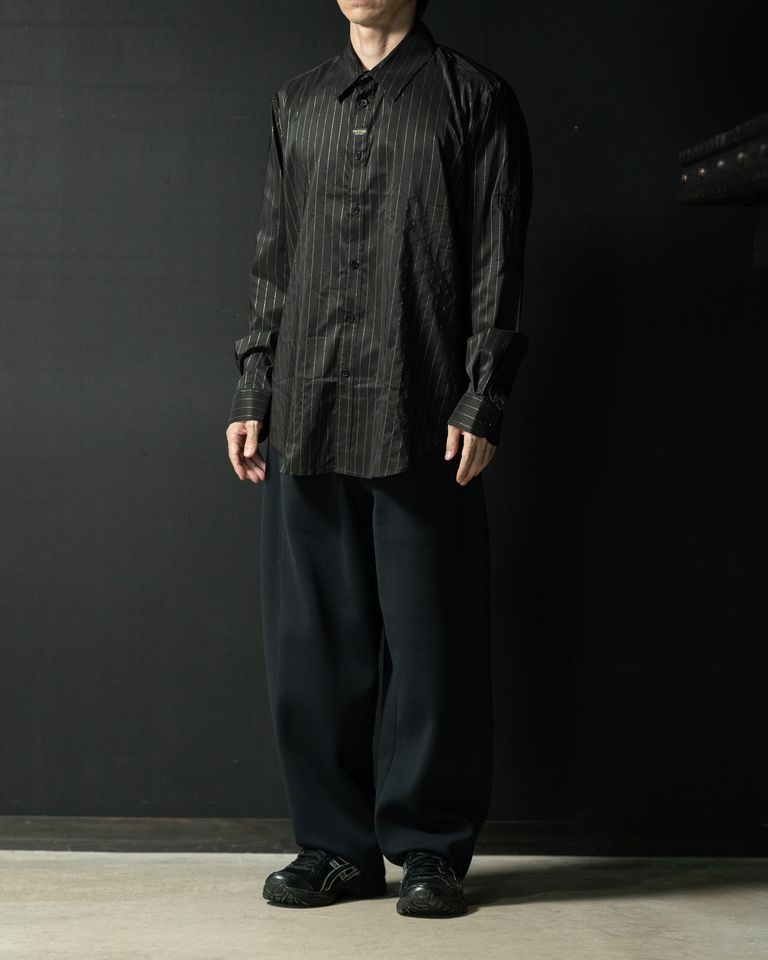 身長168cm 体重55kg 着用サイズM  ゴールドストライプクラシックシャツ。65% ACETATE 35% POLYESTER