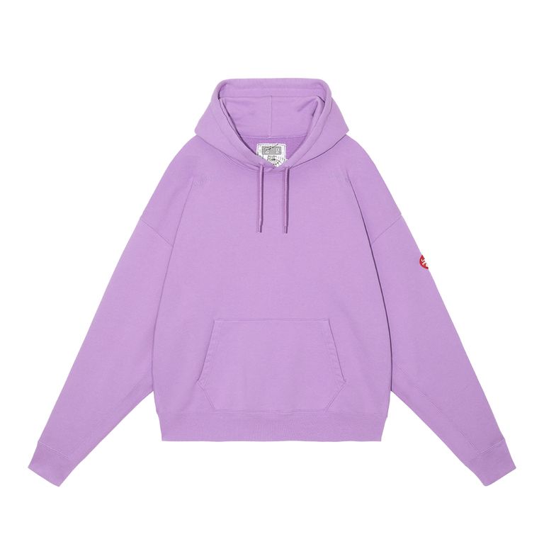 100%コットン。スウェット生地。プルオーバー。セットインスリーブ。前身頃ショルダーに刺繍でCAV EMPT。後ろ身頃裏に布パッチ。後ろ身頃表にリフレクタープリント。左袖上部にシリコンパッチ。前身頃にマフポケット。フードにドローストリング。袖下、脇で生地切り替え。ワイドシルエット。ウォッシュ加工。日本製。