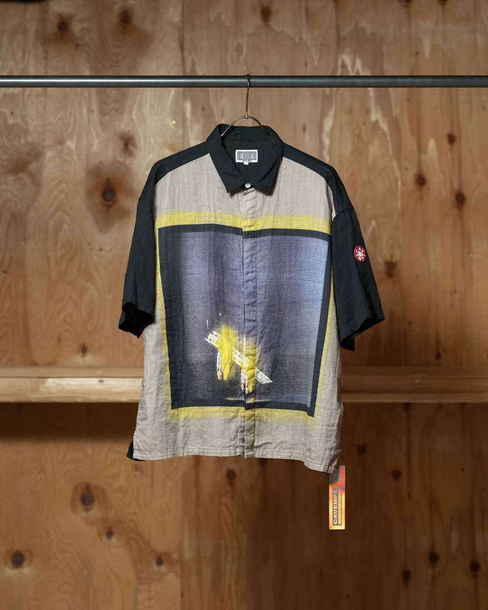 C.E（Cav Empt）AS Tk52 SHORT SLEEVE SHIRT｜ガーゼ素材のグラフィック半袖シャツ、10通りの着方