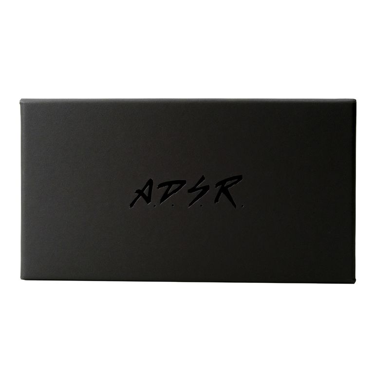 A.D.S.R.全ての商品にブランドネーム入りのボックスとソフトケース、クロス、保証書が付属します。