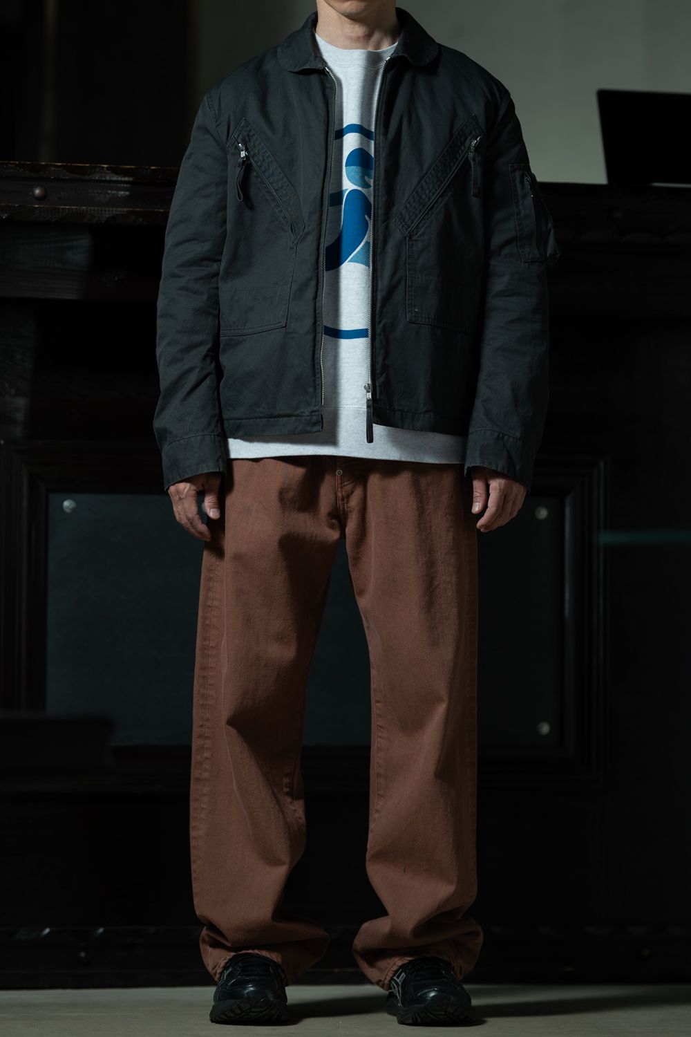 Organic Mechanic — C.E × YOUTH OF THE WATER、無機質なグレーを柿渋テラコッタで崩す