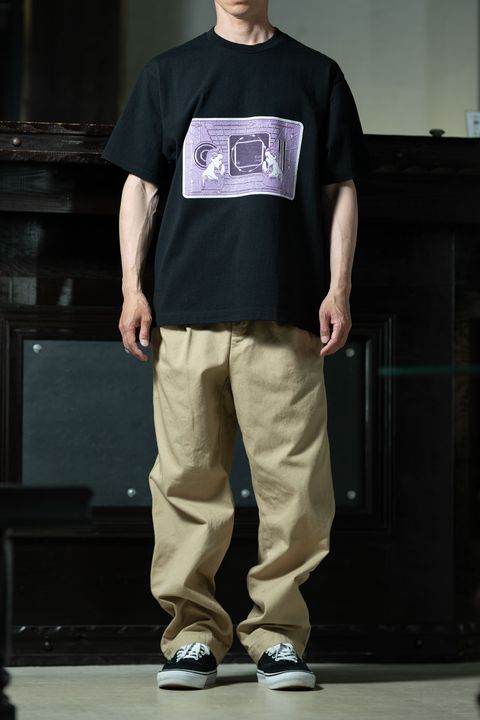 C.E One Dimensional Projection T × Cotton Casual Two Tuck Pants、オールC.Eで組むワントーンのリラックスコーデ