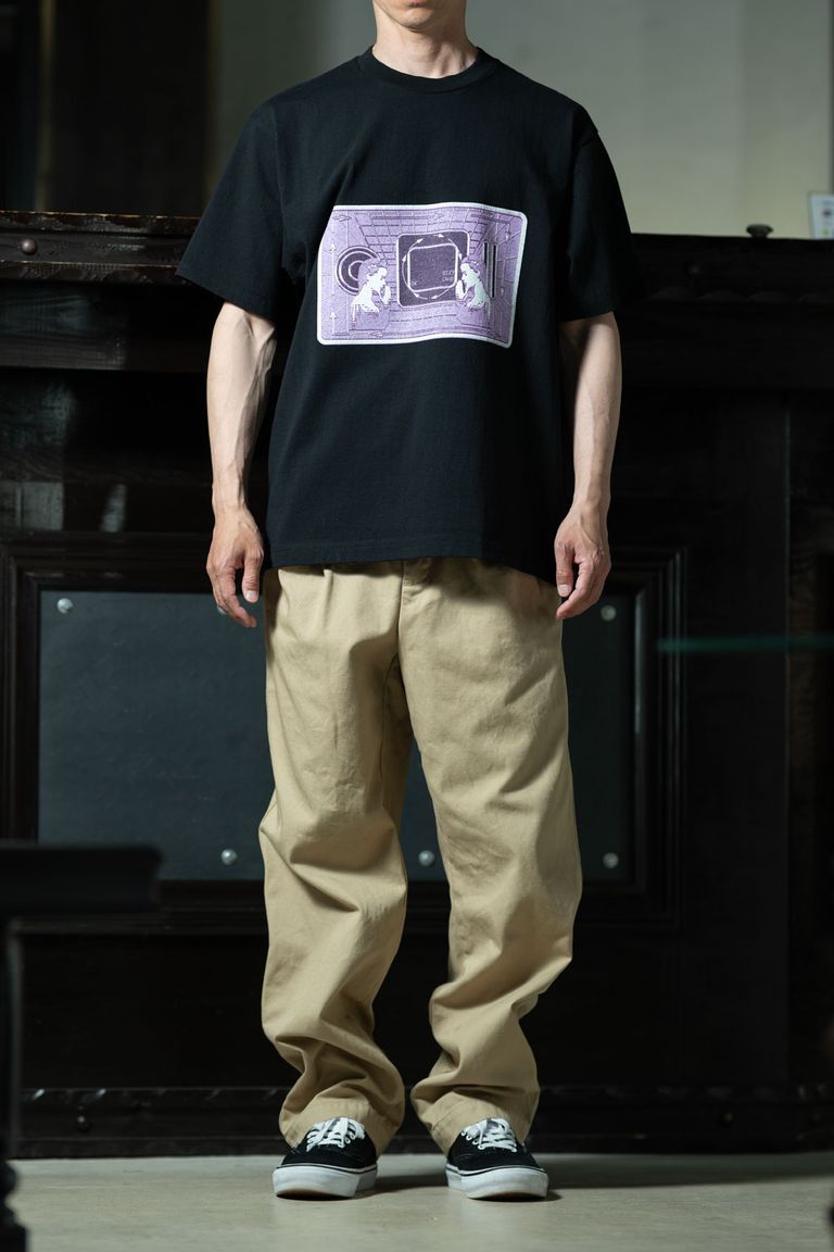 C.E One Dimensional Projection T × Cotton Casual Two Tuck Pants、オールC.Eで組むワントーンのリラックスコーデ