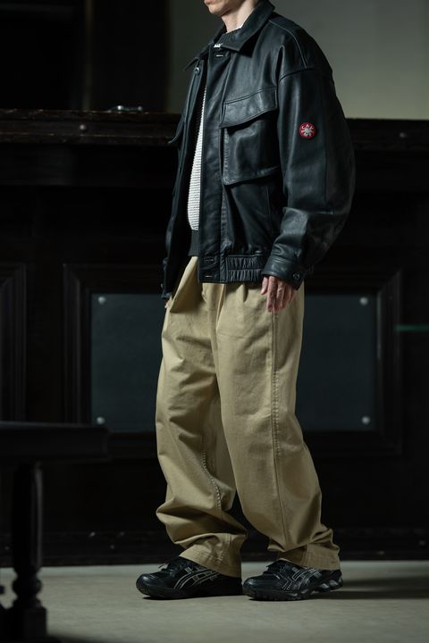 C.E Leather × Knit — 素材の対比が語る、同ブランド完全統一スタイル