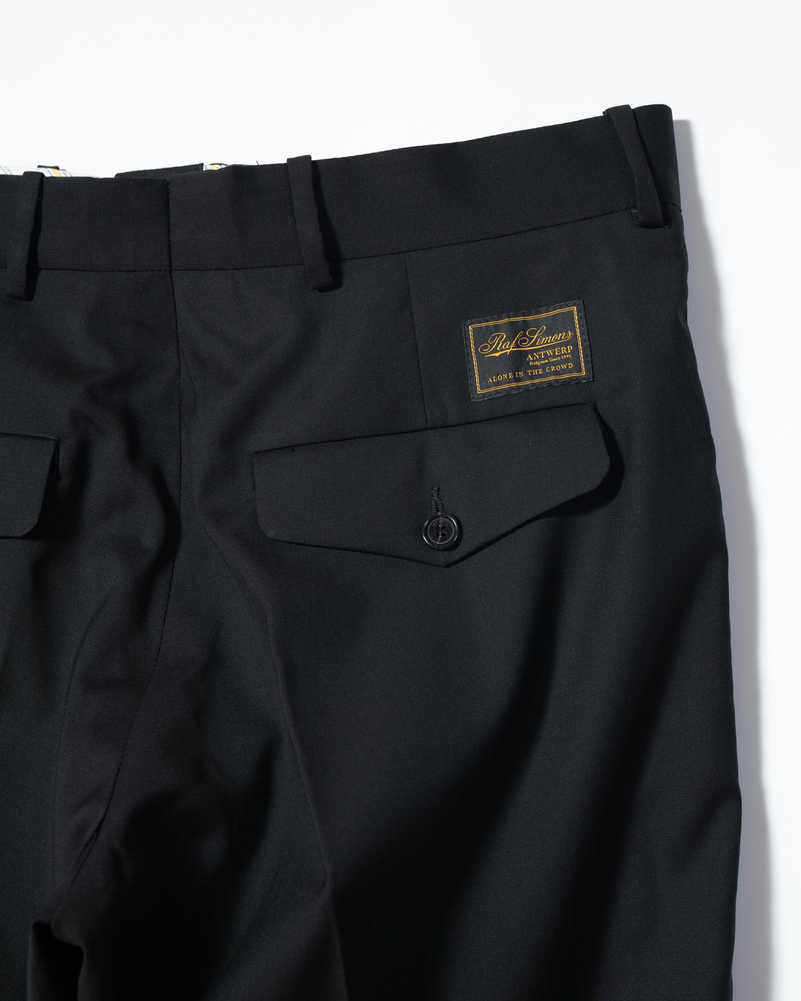 Classic straight pants with 2 back pockets