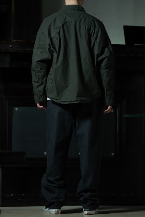 Mono Utility — C.E × amachi.、グレーとグリーンで構築する静かな凄み