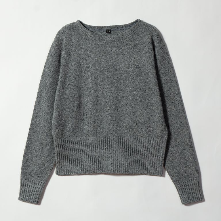 1950年代のアメリカ製の Varsity Letterman Sweater がベース。初期のアメリカンスポーツウェアとしてのセーターに興味を持った高橋は、アメリカのカリフォルニアで入手したヴィンテージのプルオーバーからインスピレーションを得た。シルクネップ糸を使用することで、ソフトなシルクの肌触りを持ちながら、光沢がなく表面の凹凸がラフで表情豊かな風合いに仕上がっている。