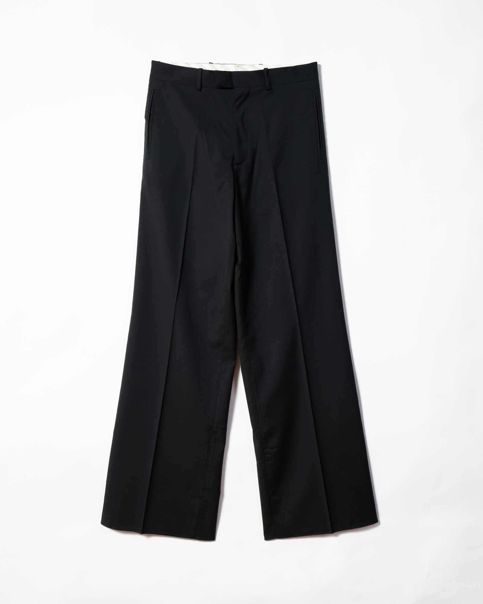 Classic straight pants with 2 back pockets