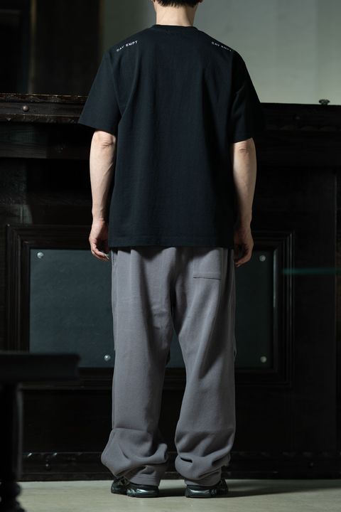 C.E One Dimensional Projection T × DBL Knit Jog Pants Khaki、オールC.Eで組むカーキ配色のジョグパンツコーデ