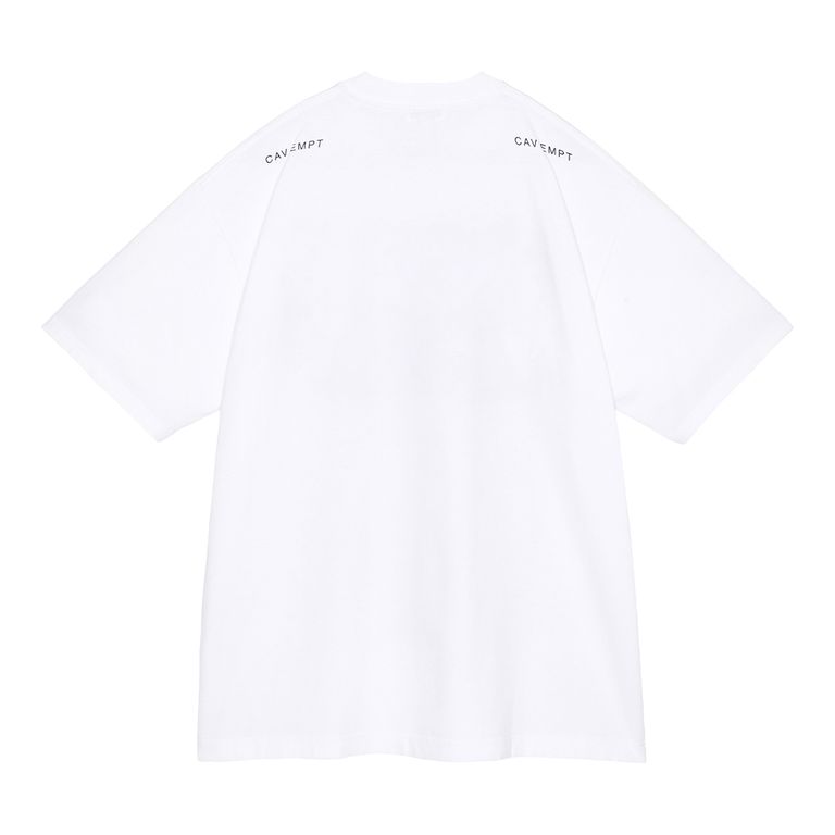 100%コットン。プルオーバー。クルーネック。セットインスリーブ。前身頃にグラフィック。後ろ身頃ショルダーにCAV EMPT。ウォッシュ加工。日本製。