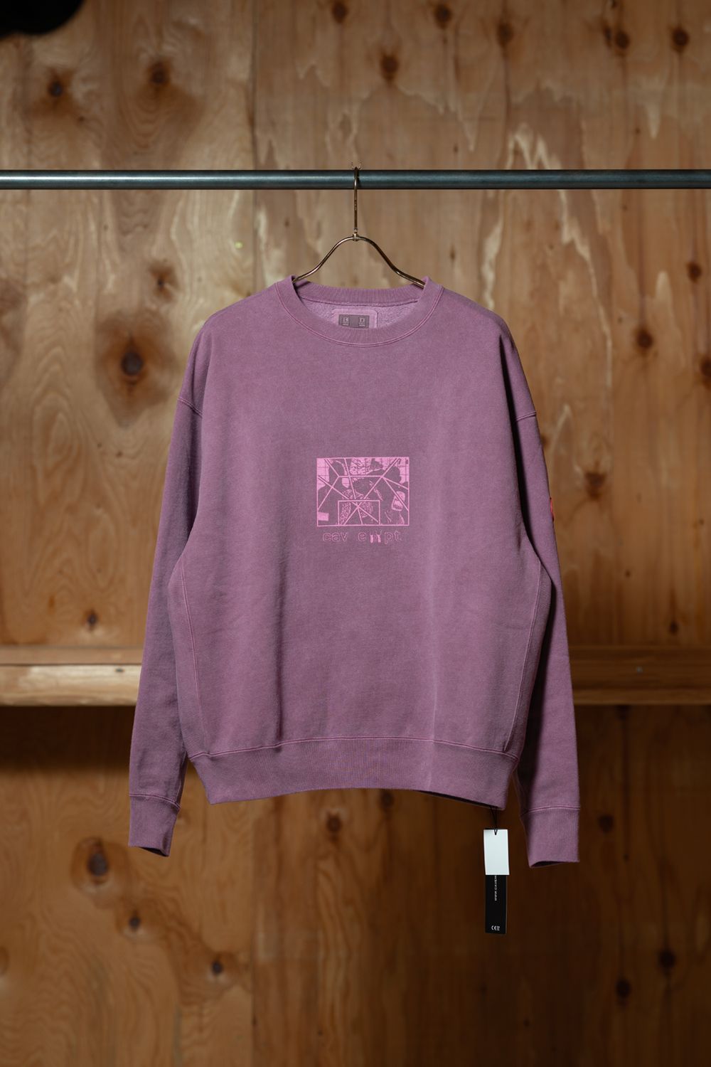 C.E 2026SS｜Overdye Paradigm Crew Neck — ラベンダーピンクのオーバーダイスウェットと、3つのコーディネート提案