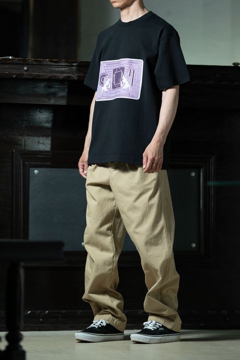 C.E One Dimensional Projection T × Cotton Casual Two Tuck Pants、オールC.Eで組むワントーンのリラックスコーデ