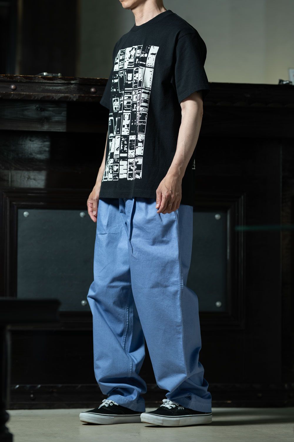 C.E MD Gui T × Overdye Two Tuck Pants Purple、黒Tとパープルパンツで組むオールC.Eスタイル