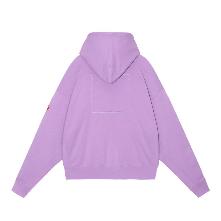 100%コットン。スウェット生地。プルオーバー。セットインスリーブ。前身頃ショルダーに刺繍でCAV EMPT。後ろ身頃裏に布パッチ。後ろ身頃表にリフレクタープリント。左袖上部にシリコンパッチ。前身頃にマフポケット。フードにドローストリング。袖下、脇で生地切り替え。ワイドシルエット。ウォッシュ加工。日本製。
