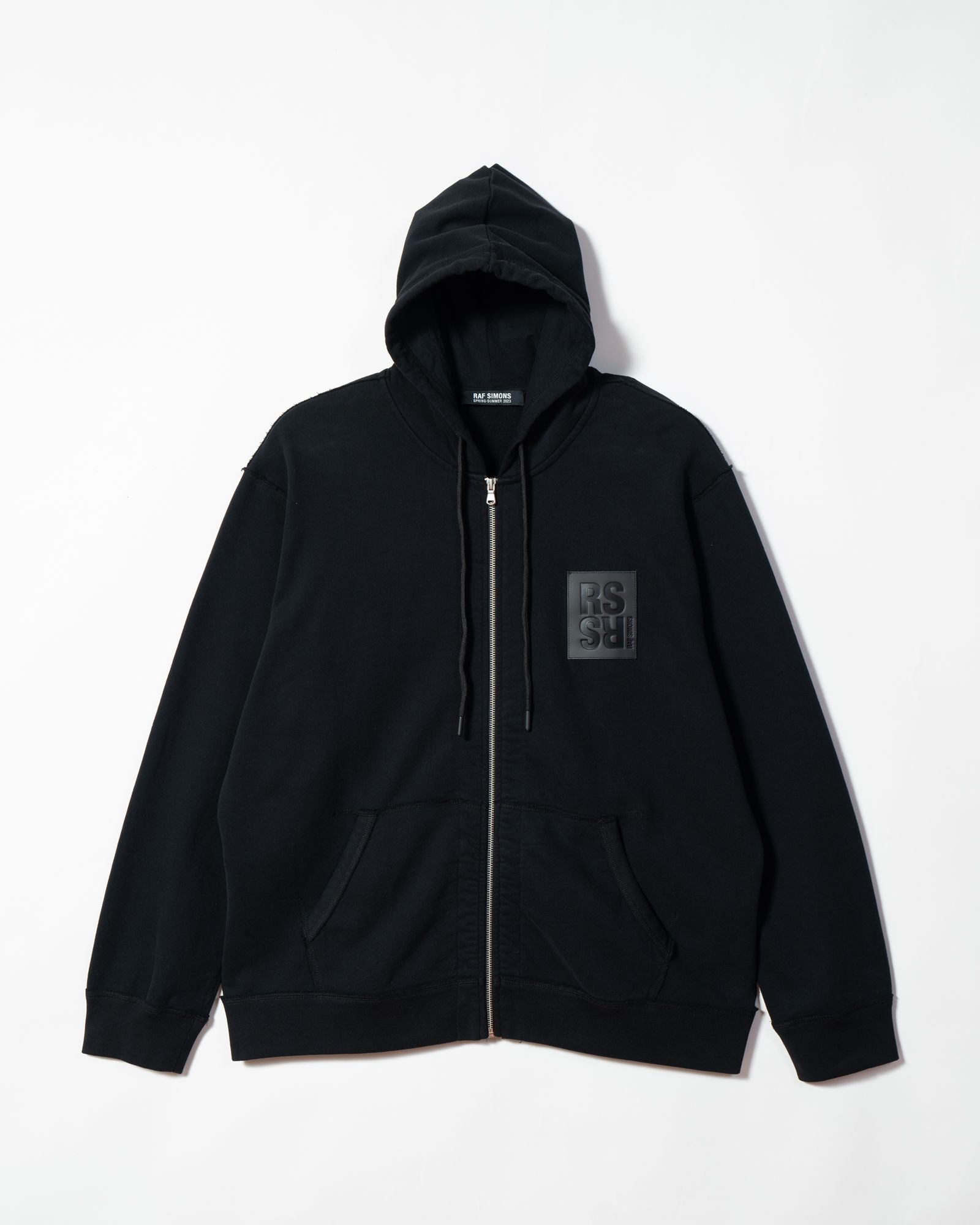 RAF SIMONS◆RS ハンドサインプリント ジップパーカー ブラック RAF SIMONS - Zipped hoodie with RS hand signs on sleeves