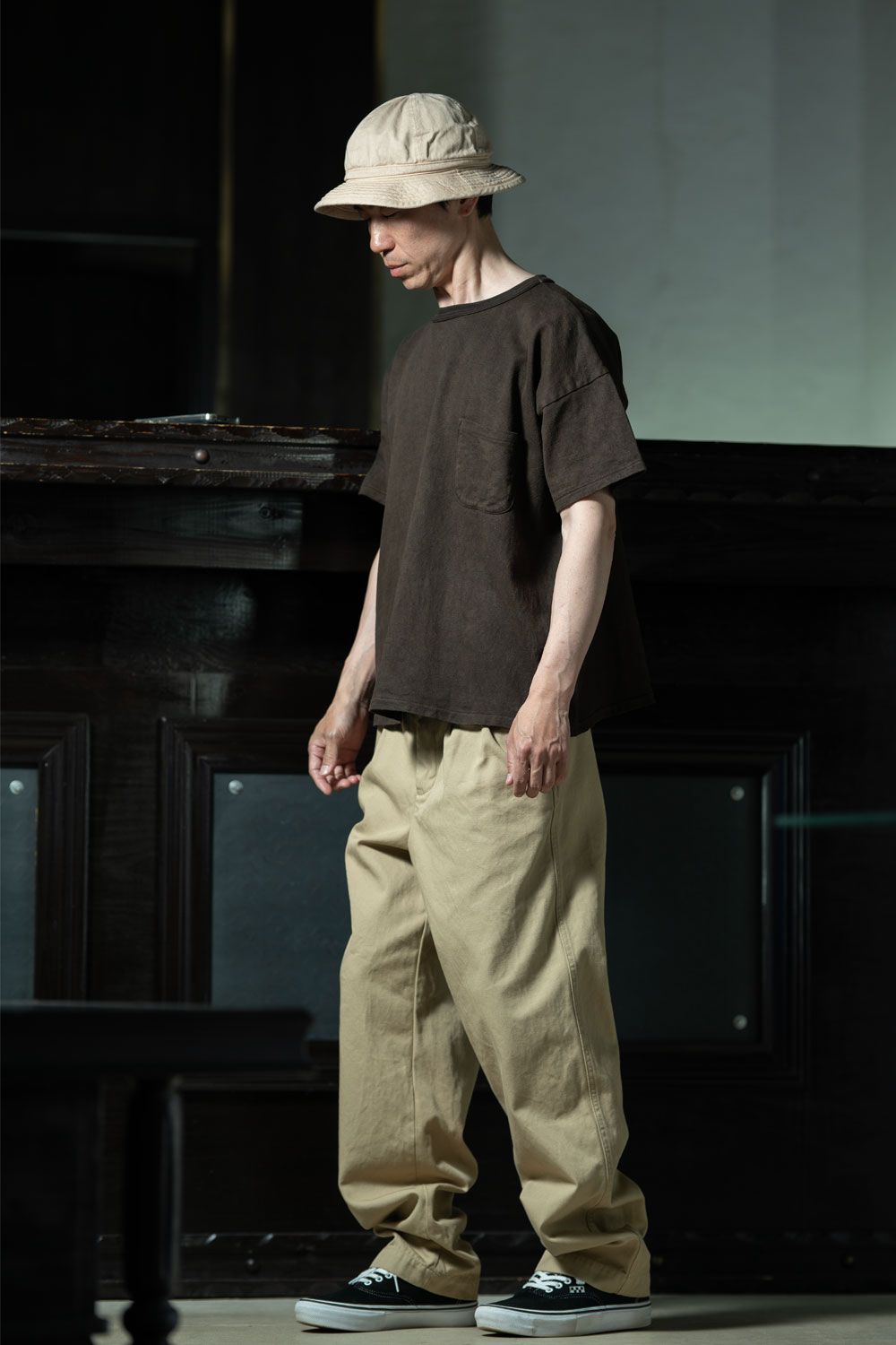 C.E Two Tuck Pants × T.T Tee、キレイめ二本タックで夏の大人カジュアル