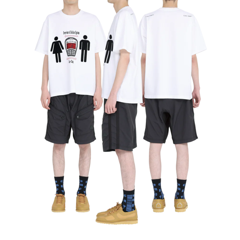 100%コットン。プルオーバー。クルーネック。前身頃にグラフィック。後ろ身頃ショルダーにCAV EMPT。ウォッシュ加工。日本製。
