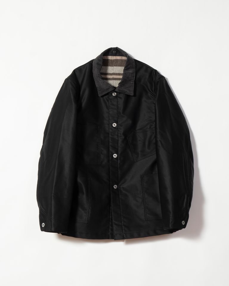 1940年代のMontgomery Wards のカバーオールがベース。1940年代は車がまだ一般的ではない時代であったため、乗馬に適した前に振った立体的な袖が付いている。まだ馬に乗っていた時代の記憶をこのカバーオールの袖の美しさが物語っている。