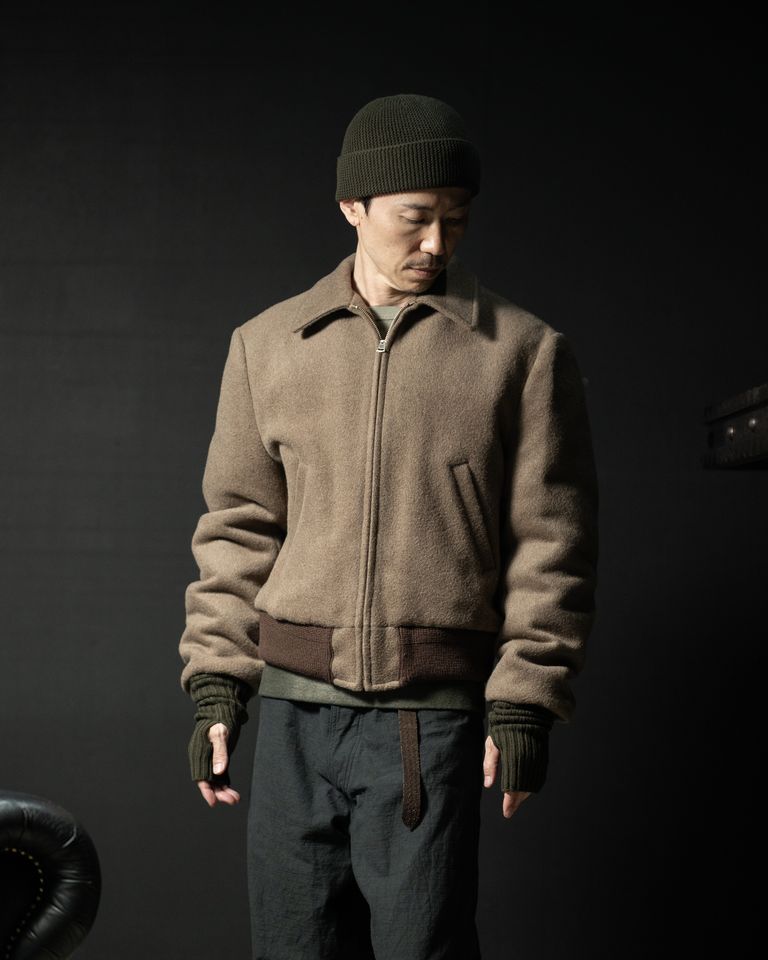 （KHAKI）