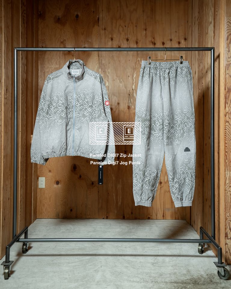 C.E（シーイー）Paneled DIGI7 ジップジャケット＆ジョグパンツ｜全面グラフィックのセットアップ
