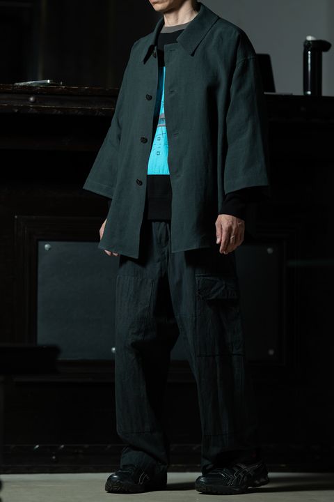 C.E AS MCCO Crew Neck × amachi. Three Quarter Sleeve Coat Shirt — ディープグリーンに浮かぶターコイズ、異素材レイヤードスタイル